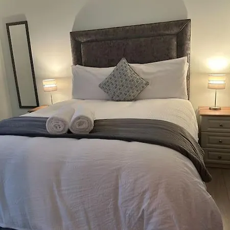 Chapel Place, Town Centre