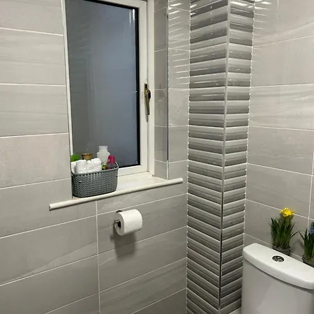 Chapel Place, Town Centre