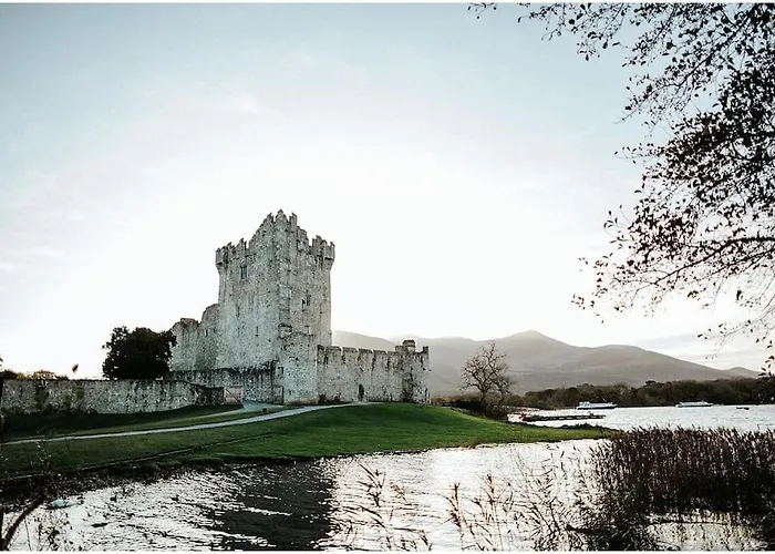 Chapel Place, Town Centre