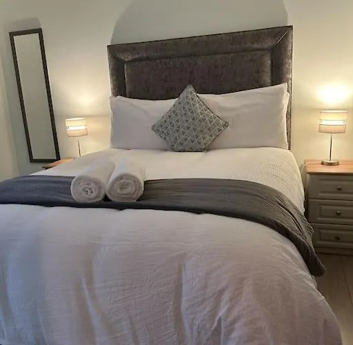 Chapel Place, Town Centre